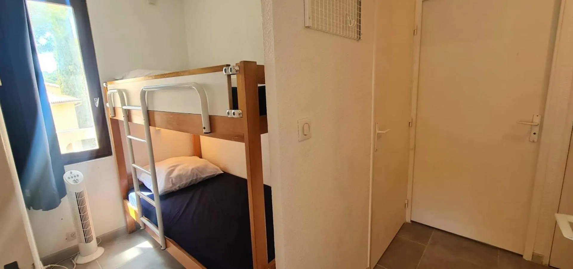 Beautiful Apartment With Pool In サント・マキシム フランス