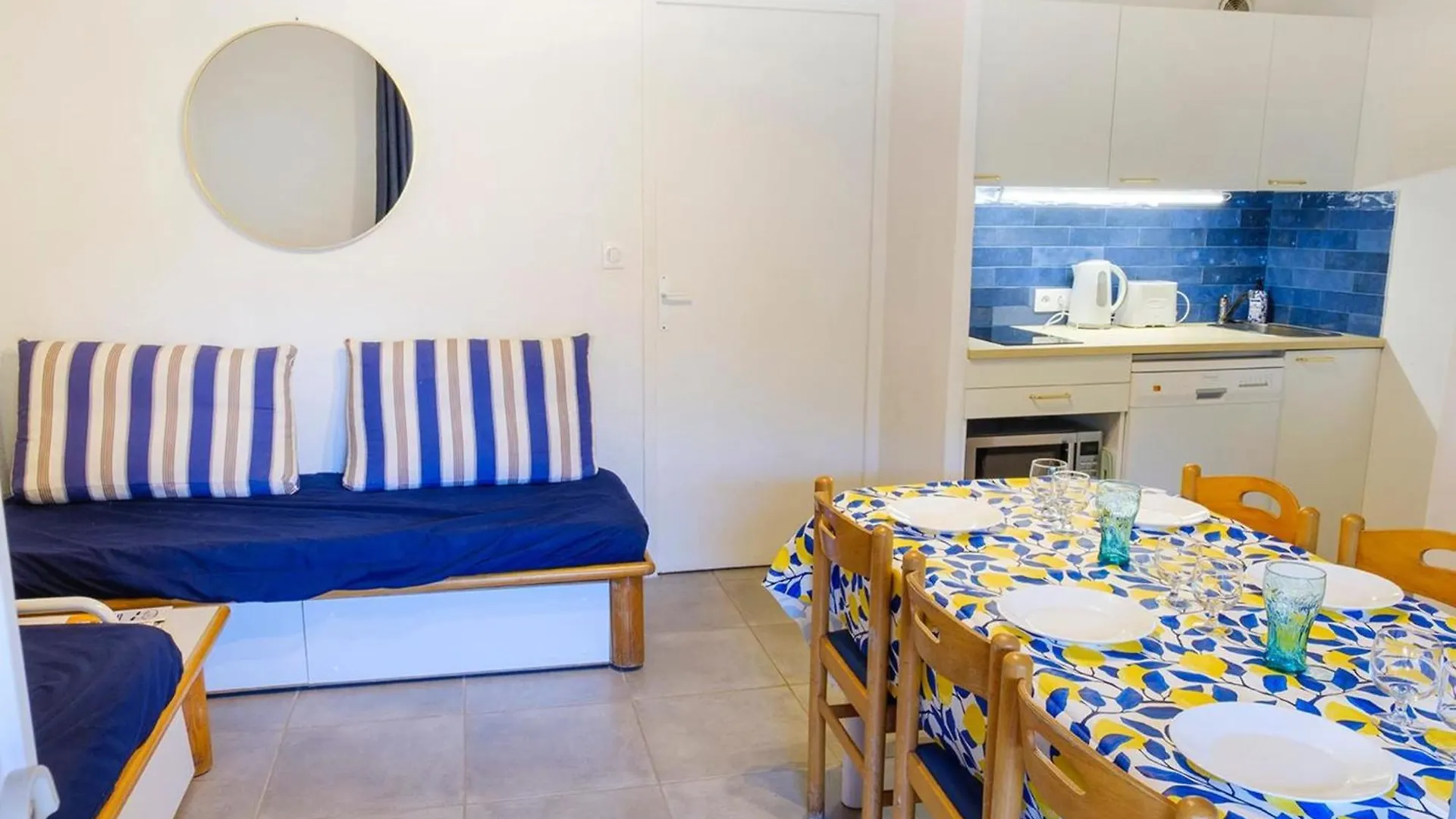 Beautiful Apartment With Pool In サント・マキシム 0*,  フランス
